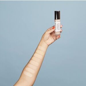 Bundle of Two Makeup REVOLUTION FO.2 CONCEAL & HYDRATE Radiance CONCEALER Makeup